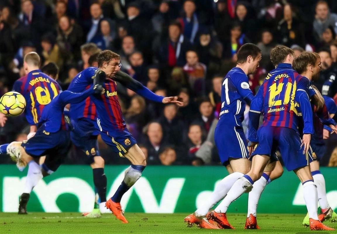 切尔西欧冠完胜巴萨，曼城英超爆冷失利，足坛格局生变